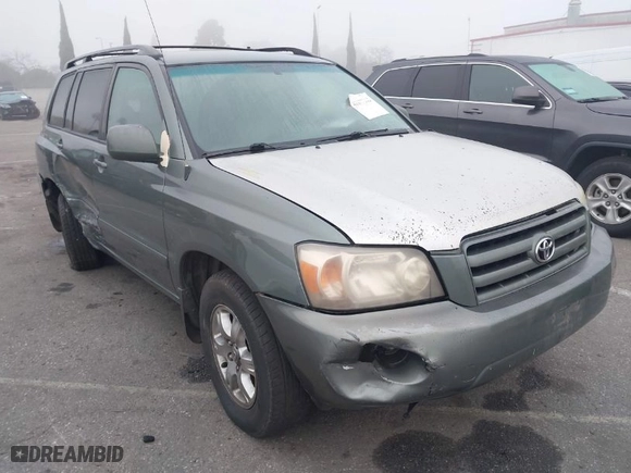 2005 Toyota Highlander with VIN JTEGP21A450073551, listed as a IAAI auction lot 41677182 with 151,125 mi miles. Bid and sale history available at carsss.com. Image 1.