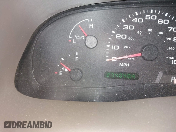 2002 Ford Excursion Limited с VIN 1FMNU43SX2EA77555, выставлен на аукционе IAAI как лот 41526308 с пробегом 274 040 миль миль и . История ставок и продаж доступна на DreamBid. Изображение 16.
