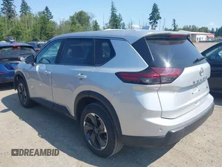 2024 Nissan Rogue SV z VIN 5N1BT3BA4RC678510, wystawiony jako IAAI lot #42408399 z przebiegiem 32 966 mil mil oraz . Historia ofert i sprzedaży dostępna na DreamBid. Obrazek 3.
