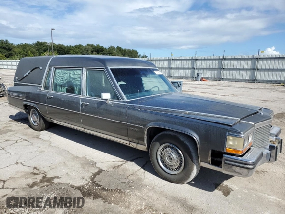 1988 Cadillac Brougham z VIN 1G6DW51Y2J9714052, wystawiony jako Copart lot #77274064 z przebiegiem 69 106 mil mil oraz Szkoda całkowita • Salvage title. Historia ofert i sprzedaży dostępna na DreamBid. Obrazek 4.