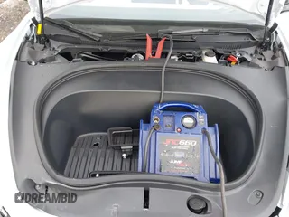 2025 Tesla Model 3 Long Range z VIN 5YJ3E1EB3SF899746, wystawiony jako IAAI lot #41678122 z przebiegiem 2 249 mil mil oraz . Historia ofert i sprzedaży dostępna na DreamBid. Obrazek 10.