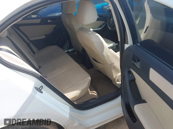 2011 Volkswagen Jetta SE with VIN 3VWDX7AJ9BM352889, listed as a IAAI auction lot 42276273 with Not provided miles and . Bid and sale history available at DreamBid. Image 8.