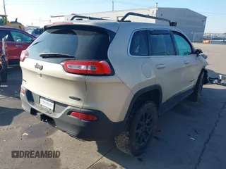 2015 Jeep Cherokee Latitude with VIN 1C4PJMCS4FW578401, listed as a IAAI auction lot 41014082 with 127,465 mi miles. Bid and sale history available at carsss.com. Image 4.