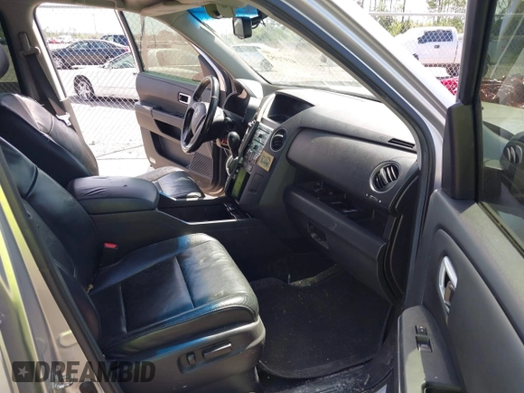 2011 Honda Pilot EX-L with VIN 5FNYF4H60BB096041, listed as a IAAI auction lot 41971952 with 165,868 mi miles and . Bid and sale history available at carsss.com. Image 5.