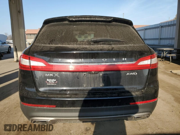 2016 Lincoln MKX Select z VIN 2LMTJ8KR4GBL58263, wystawiony jako Copart lot #48321995 z przebiegiem 134 787 mil mil oraz Szkoda całkowita • Salvage title. Historia ofert i sprzedaży dostępna na DreamBid. Obrazek 6.