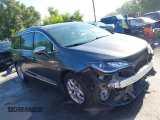2017 Chrysler Pacifica Limited z VIN 2C4RC1GG7HR603147, wystawiony jako IAAI lot #42658985 z przebiegiem 181 454 mil mil oraz . Historia ofert i sprzedaży dostępna na DreamBid. Obrazek 1.