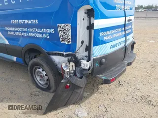 2023 Ford Transit Cargo z VIN 1FTBR1Y85PKC03205, wystawiony jako IAAI lot #42113154 z przebiegiem 17 338 mil mil oraz . Historia ofert i sprzedaży dostępna na DreamBid. Obrazek 6.