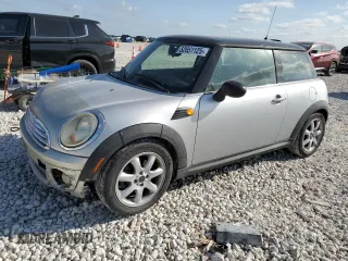 2007 MINI Hardtop with VIN WMWMF33557TL77261, listed as a Copart auction lot 52651125 with 129,752 mi miles and Salvage Title. Bid and sale history available at DreamBid. Image 1.