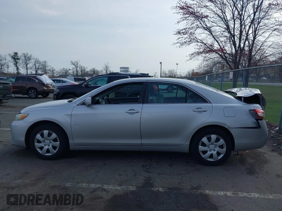 2011 Toyota Camry LE z VIN 4T1BF3EK2BU605745, wystawiony jako IAAI lot #42025820 z przebiegiem 156 094 mil mil oraz . Historia ofert i sprzedaży dostępna na DreamBid. Obrazek 14.