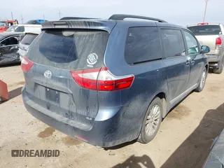 2017 Toyota Sienna XLE Auto Access Seat with VIN 5TDYZ3DC1HS888393, listed as a IAAI auction lot 41572093 with 95,290 mi miles. Bid and sale history available at carsss.com. Image 4.