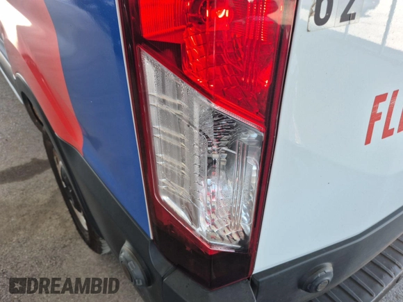 2020 Ford Transit Cargo z VIN 1FTYE1C89LKA17335, wystawiony jako IAAI lot #42561511 z przebiegiem 276 728 mil mil oraz . Historia ofert i sprzedaży dostępna na DreamBid. Obrazek 21.