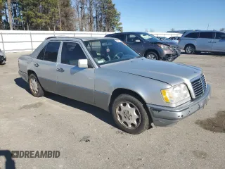 1995 Mercedes-Benz E Class with VIN WDBEA32EXSC163851, listed as a Copart auction lot 88441005 with 154,086 mi miles and Clean Title. Bid and sale history available at carsss.com. Image 4.