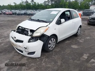 2009 Toyota Yaris z VIN JTDJT903995234034, wystawiony jako IAAI lot #42199093 z przebiegiem 194 471 mil mil oraz . Historia ofert i sprzedaży dostępna na DreamBid. Obrazek 2.