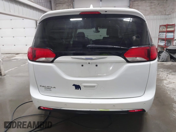 2017 Chrysler Pacifica Touring L z VIN 2C4RC1BG8HR803137, wystawiony jako IAAI lot #41661643 z przebiegiem 113 700 mil mil oraz . Historia ofert i sprzedaży dostępna na DreamBid. Obrazek 17.