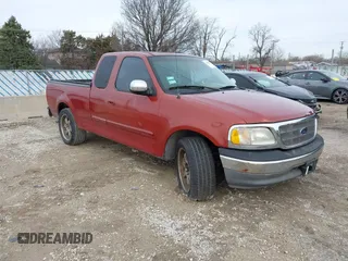 2001 Ford F-150 XL z VIN 1FTRX17W61NA63398, wystawiony jako IAAI lot #41882852 z przebiegiem 179 573 mil mil oraz . Historia ofert i sprzedaży dostępna na DreamBid. Obrazek 1.