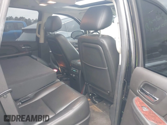 2013 Cadillac Escalade z VIN 1GYS4EEJXDR123523, wystawiony jako IAAI lot #41297183 z przebiegiem 98 248 mil mil oraz . Historia ofert i sprzedaży dostępna na DreamBid. Obrazek 8.