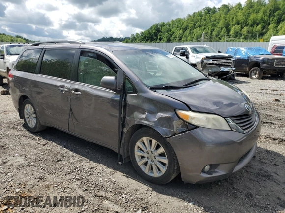 2011 Toyota Sienna XLE z VIN 5TDDK3DCXBS014134, wystawiony jako Copart lot #55124725 z przebiegiem 193 629 mil mil oraz Szkoda całkowita • Salvage title. Historia ofert i sprzedaży dostępna na DreamBid. Obrazek 4.