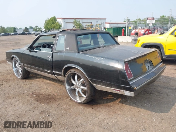 1984 Chevrolet Monte Carlo z VIN 1G1AZ37H9ER201513, wystawiony jako IAAI lot #42416804 z przebiegiem 80 467 mil mil oraz . Historia ofert i sprzedaży dostępna na DreamBid. Obrazek 3.