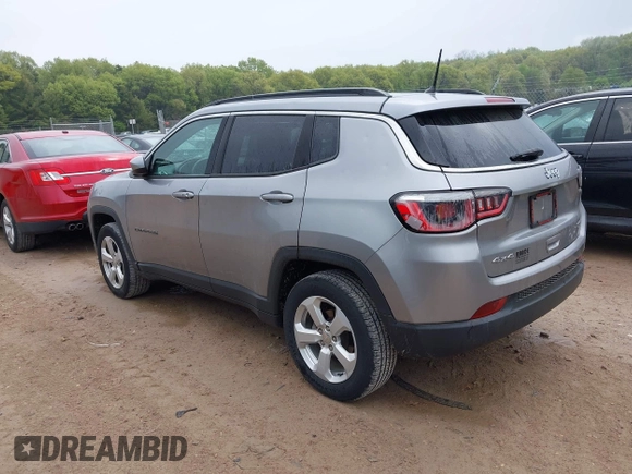 2017 Jeep Compass Latitude z VIN 3C4NJDBB8HT693164, wystawiony jako IAAI lot #42256210 z przebiegiem 52 130 mil mil oraz . Historia ofert i sprzedaży dostępna na DreamBid. Obrazek 3.