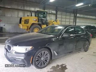 2020 BMW 5 Series 530i xDrive z VIN WBAJR7C05LWW77977, wystawiony jako Copart lot #43790335 z przebiegiem 62 681 mil mil oraz Szkoda całkowita • Salvage title. Historia ofert i sprzedaży dostępna na DreamBid. Obrazek 1.