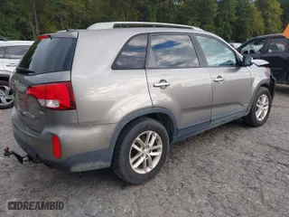 2015 Kia Sorento LX with VIN 5XYKTCA61FG612540, listed as a IAAI auction lot 40484397 with 90,532 mi miles. Bid and sale history available at carsss.com. Image 4.