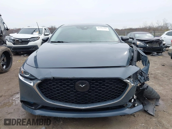 2022 Mazda 3 Carbon Edition z VIN 3MZBPACL2NM310491, wystawiony jako IAAI lot #41981966 z przebiegiem 50 314 mil mil oraz . Historia ofert i sprzedaży dostępna na DreamBid. Obrazek 13.