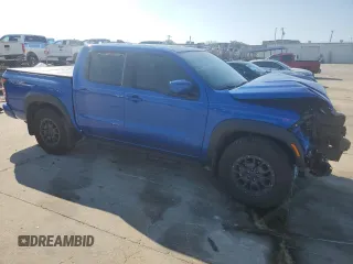2024 Nissan Frontier Pro-X z VIN 1N6ED1EJ2RN646428, wystawiony jako Copart lot #44304215 z przebiegiem 5 853 mil mil oraz Szkoda całkowita • Salvage title. Historia ofert i sprzedaży dostępna na DreamBid. Obrazek 4.
