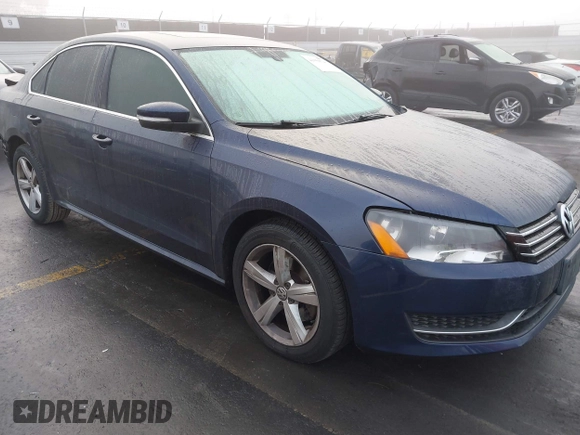 2012 Volkswagen Passat SE z VIN 1VWBP7A35CC106014, wystawiony jako IAAI lot #41150524 z przebiegiem 117 309 mil mil oraz . Historia ofert i sprzedaży dostępna na DreamBid. Obrazek 1.