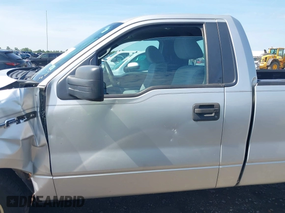 2013 Ford F-150 XL z VIN 1FTMF1EM4DFB49404, wystawiony jako IAAI lot #42640831 z przebiegiem 132 813 mil mil oraz . Historia ofert i sprzedaży dostępna na DreamBid. Obrazek 13.