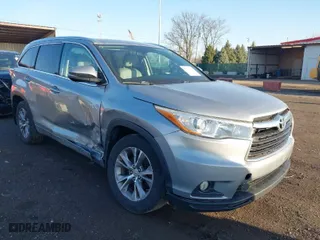 2015 Toyota Highlander XLE with VIN 5TDJKRFH8FS122806, listed as a IAAI auction lot 41791648 with 149,973 mi miles. Bid and sale history available at carsss.com. Image 1.
