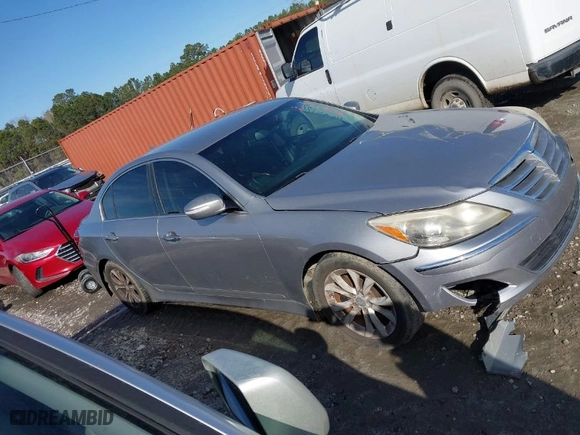 2013 Hyundai Genesis 3.8L with VIN KMHGC4DD0DU225085, listed as a IAAI auction lot 41563455 with NaN miles. Bid and sale history available at carsss.com. Image 12.