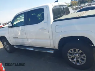 2017 Toyota Tacoma SR5 with VIN 5TFAZ5CN9HX039333, listed as a IAAI auction lot 41701962 with 102,737 mi miles and . Bid and sale history available at carsss.com. Image 14.