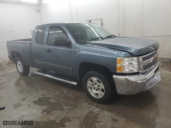 2013 Chevrolet Silverado 1500 LT with VIN 1GCRCSE08DZ110640, listed as a Copart auction lot 52442555 with 78,791 mi miles and Salvage Title. Bid and sale history available at carsss.com. Image 4.