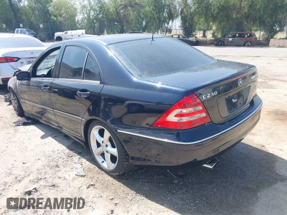 2005 Mercedes-Benz C 230 Kompressor z VIN WDBRF40J55F627804, wystawiony jako IAAI lot #42466121 z przebiegiem Nie podano mil oraz . Historia ofert i sprzedaży dostępna na DreamBid. Obrazek 3.