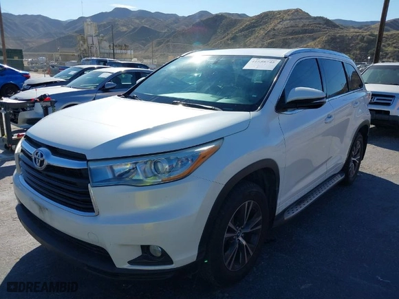 2016 Toyota Highlander XLE with VIN 5TDKKRFH3GS160434, listed as a IAAI auction lot 41588745 with 82153 miles. Bid and sale history available at carsss.com. Image 2.