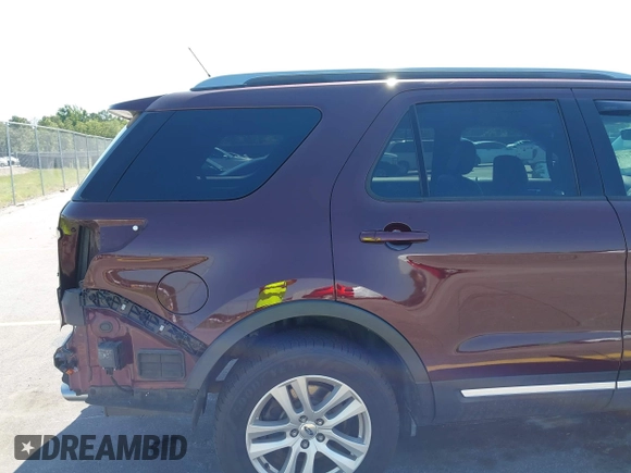 2018 Ford Explorer XLT с VIN 1FM5K8D85JGA23390, выставлен на аукционе IAAI как лот 42507111 с пробегом 79 761 миль миль и . История ставок и продаж доступна на DreamBid. Изображение 6.