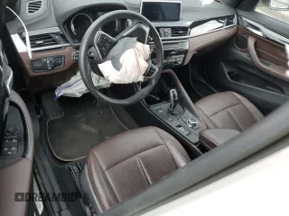 2021 BMW X1 xDrive28i z VIN WBXJG9C02M5S69998, wystawiony jako Copart lot #54782065 z przebiegiem 48 211 mil mil oraz Szkoda całkowita • Salvage title. Historia ofert i sprzedaży dostępna na DreamBid. Obrazek 8.