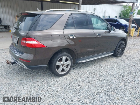 2013 Mercedes-Benz M ML 350 with VIN 4JGDA5HB4DA244103, listed as a IAAI auction lot 42106199 with 145,464 mi miles. Bid and sale history available at carsss.com. Image 4.