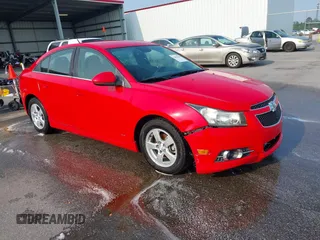 2014 Chevrolet Cruze 1LT z VIN 1G1PC5SBXE7468987, wystawiony jako IAAI lot #42391846 z przebiegiem 184 102 mil mil oraz . Historia ofert i sprzedaży dostępna na DreamBid. Obrazek 1.