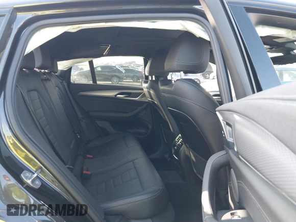 2019 BMW X4 M40i z VIN 5UXUJ5C54KLJ64077, wystawiony jako IAAI lot #41012233 z przebiegiem 40 737 mil mil oraz . Historia ofert i sprzedaży dostępna na DreamBid. Obrazek 8.