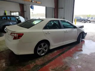2014 Toyota Camry L with VIN 4T1BF1FKXEU743198, listed as a Copart auction lot 47455245 with 104,493 mi miles and Salvage Title. Bid and sale history available at carsss.com. Image 3.