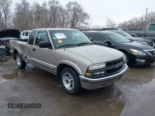 1999 Chevrolet S-10 LS with VIN 1GCCS19XXX8167877, listed as a IAAI auction lot 41557040 with 136,368 mi miles. Bid and sale history available at carsss.com. Image 1.