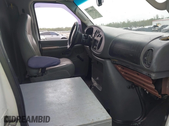 2005 Ford Econoline Cargo with VIN 1FTRE14W75HA41442, listed as a IAAI auction lot 42438411 with 197,241 mi miles and . Bid and sale history available at DreamBid. Image 5.