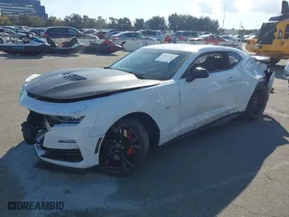 2020 Chevrolet Camaro 1SS with VIN 1G1FE1R72L0137049, listed as a IAAI auction lot 41507341 with 28,800 mi miles. Bid and sale history available at carsss.com. Image 2.