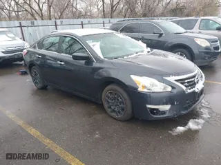 2015 Nissan Altima 2.5 with VIN 1N4AL3AP4FN308783, listed as a IAAI auction lot 41939936 with 192,782 mi miles. Bid and sale history available at carsss.com. Image 1.