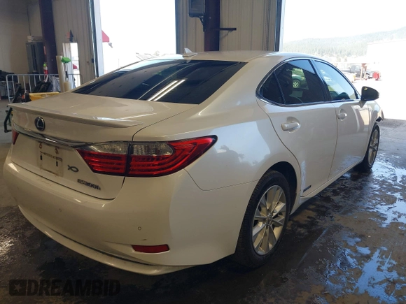 2013 Lexus ES 300h Hybrid with VIN JTHBW1GG4D2036539, listed as a IAAI auction lot 42121701 with 157,855 mi miles. Bid and sale history available at carsss.com. Image 4.