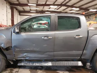 2021 GMC Canyon 4WD Denali with VIN 1GTG6EEN4M1287194, listed as a IAAI auction lot 41571729 with 21,704 mi miles. Bid and sale history available at carsss.com. Image 15.