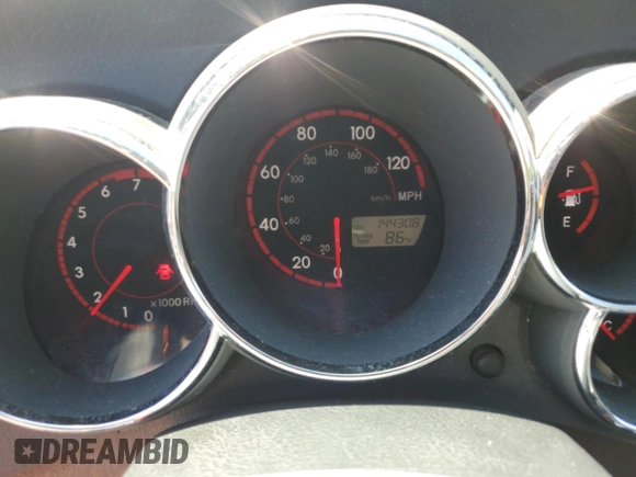 2004 Pontiac Vibe z VIN 5Y2SL62864Z460125, wystawiony jako Copart lot #57906965 z przebiegiem 144 308 mil mil oraz Czysty tytuł • Clean title. Historia ofert i sprzedaży dostępna na DreamBid. Obrazek 9.