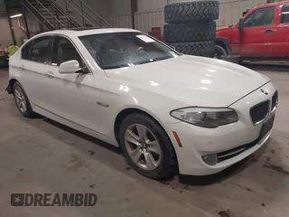 2013 BMW 5 Series 528i xDrive with VIN WBAXH5C58DDW13362, listed as a IAAI auction lot 41997171 with 87,147 mi miles. Bid and sale history available at carsss.com. Image 1.