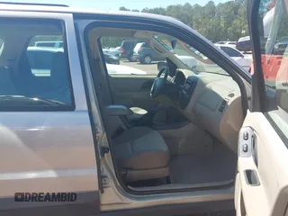 2005 Ford Escape XLS Value with VIN 1FMYU02Z25KB13278, listed as a IAAI auction lot 41981861 with 173,733 mi miles. Bid and sale history available at carsss.com. Image 5.